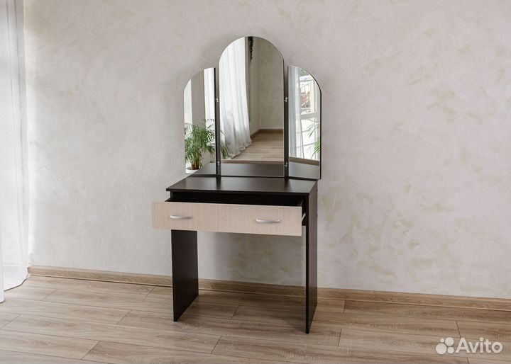 Макияжный столик бежевый