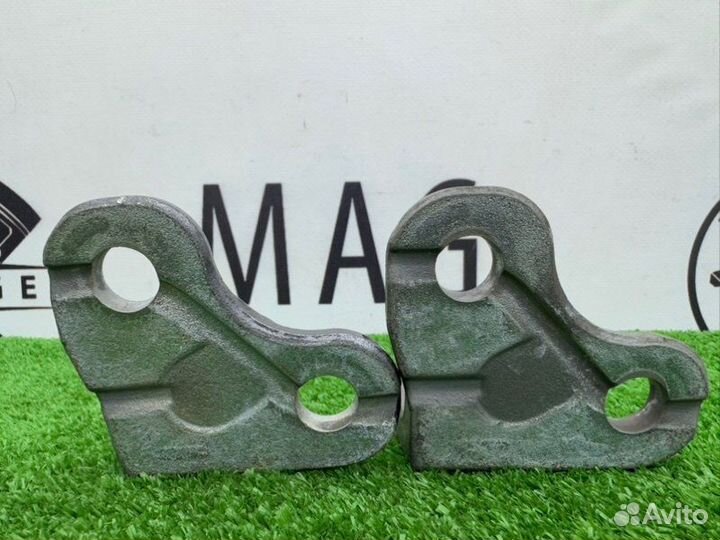 Петля двери правая Land Rover Vogue L405 448DT