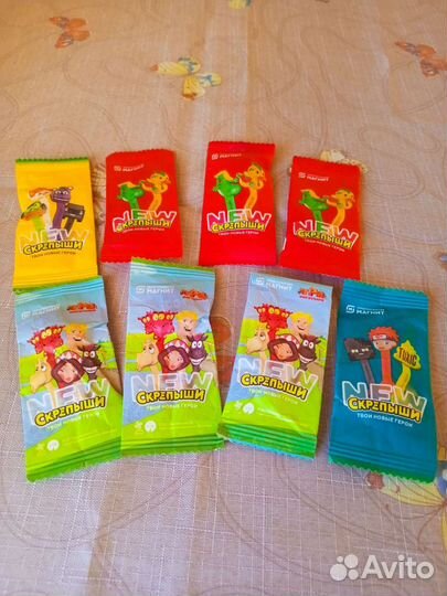 Фигурки из киндер сюрприза и скрепыши