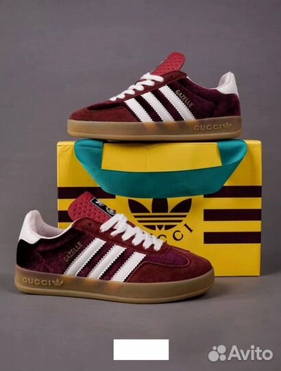 Кроссовки женские