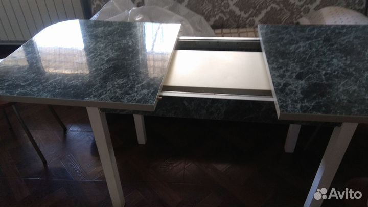 Кухонный стол и стулья