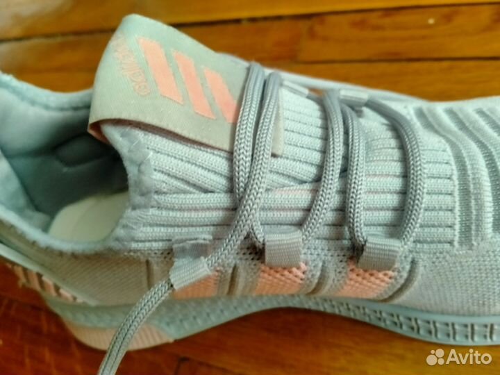 Кроссовки женские