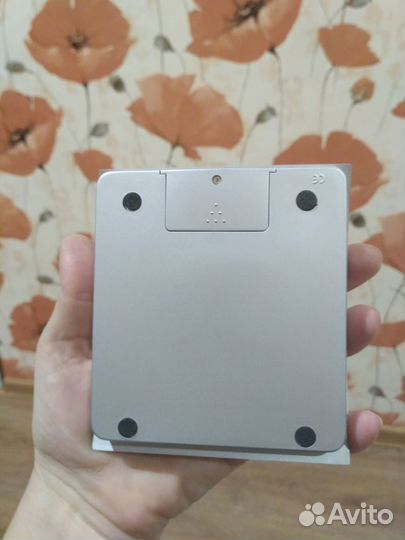 Калькулятор-часы на подставке