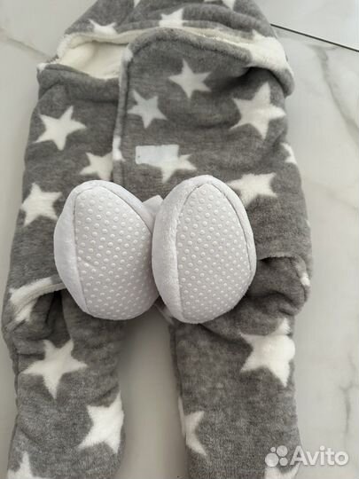 Конверт на выписку, пинетки, шапочка