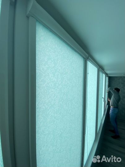 Жалюзи и рулонные шторы на окна