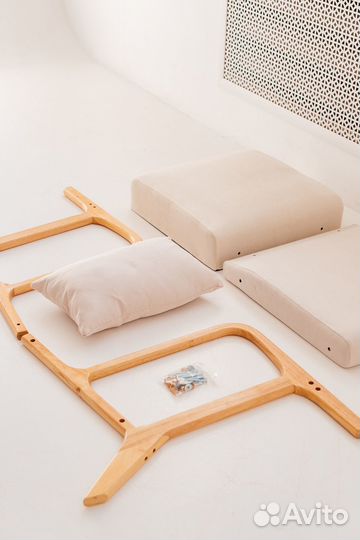 Кресло с мягкой спинкой и сидением