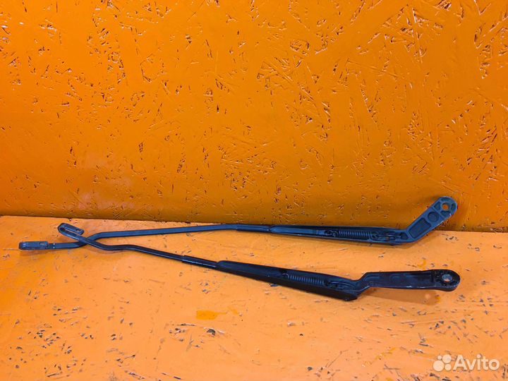 Щеткодержатель (поводок стеклоочистителя, дворник)