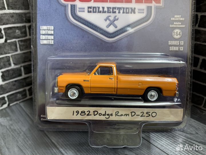 Greenlight 1/64 dodge RAM D-250 пикап 1982 Orange