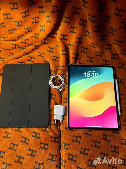 iPad Pro 12,9 6th gen Ему 4 мес Новый