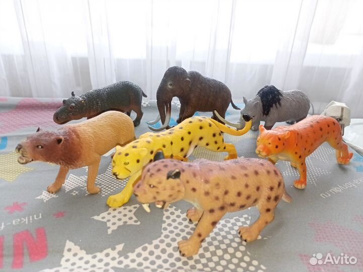 Фигурки животных, птиц, насекомых (наборы)