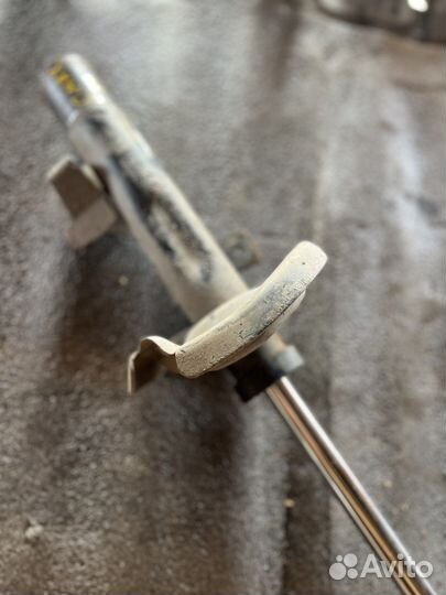 Стойка передняя правая Ford C-max