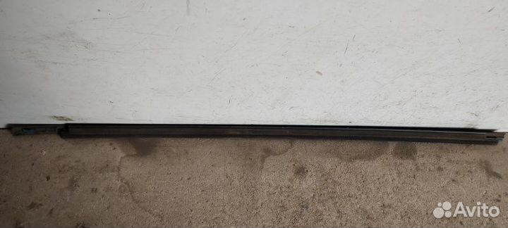 Молдинг стекла Nissan Note E11 2006-2013