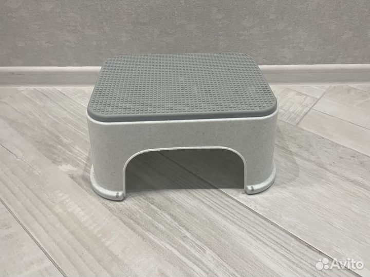 Стульчик для ванной 28х20х16 см