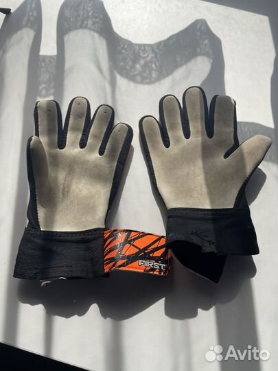 Вратарские перчатки