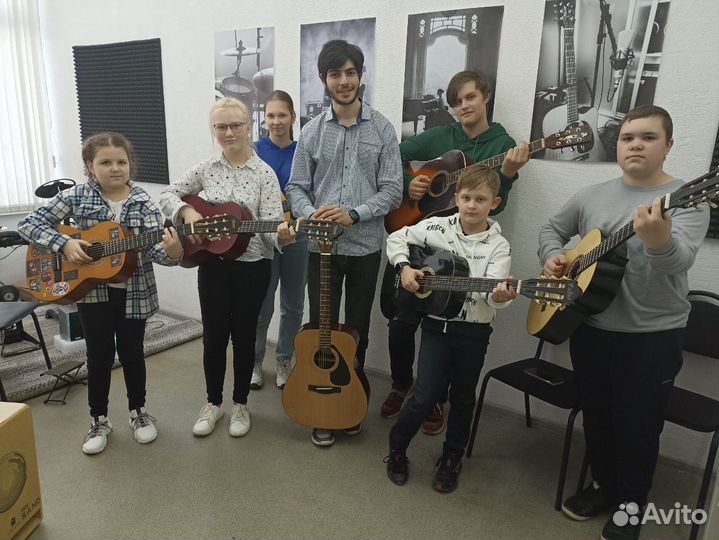 Групповые занятия по игре на гитаре и барабанах