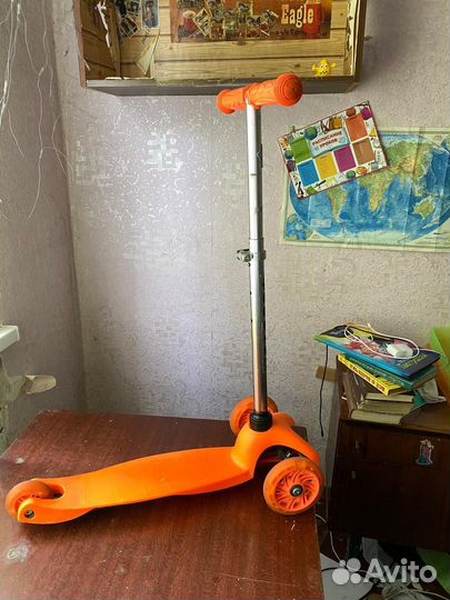 Самокат оранжевый