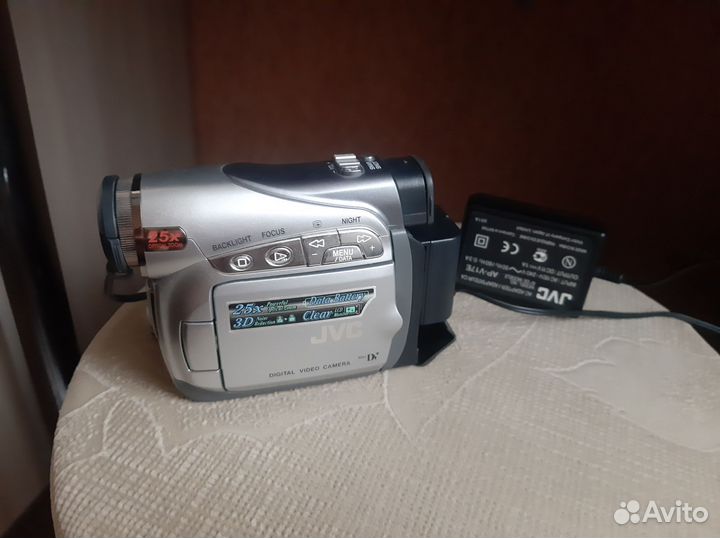 Мини видеокамера JVC