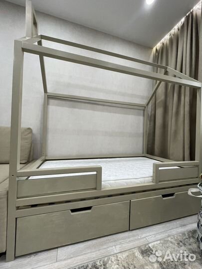 Детская кровать домик из бука