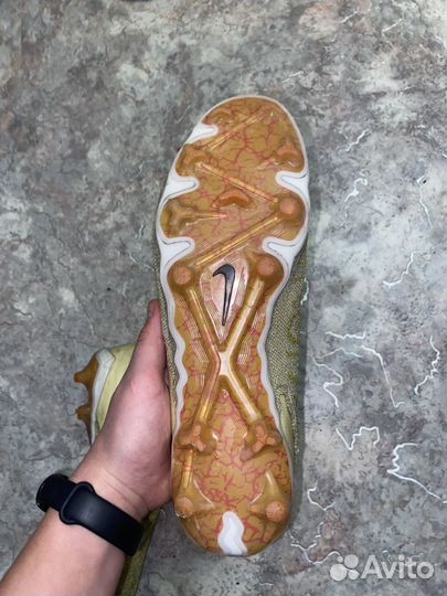 Футбольные бутсы nike phantom gx