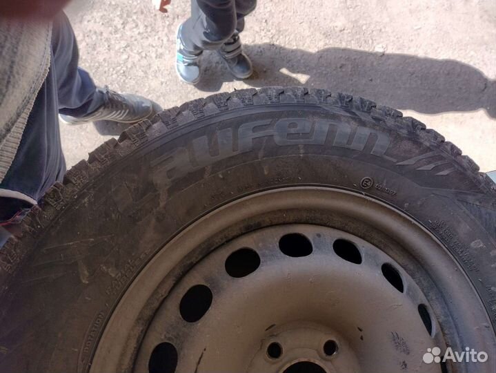 Зимние шипованный колеса в сборе