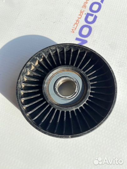 Ролик натяжной навесного оборудования Mercedes E