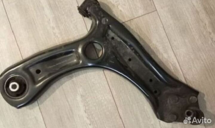 Рычаг передний правый