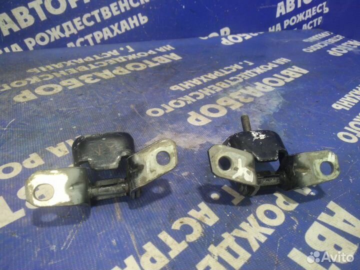 Петля двери Mazda 3 Bk седан 2007