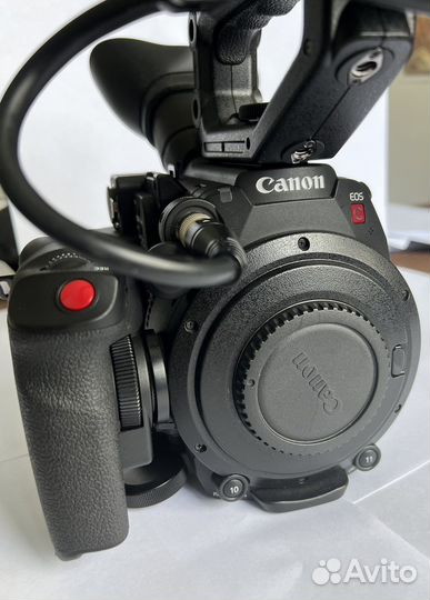 Видеокамера canon c200