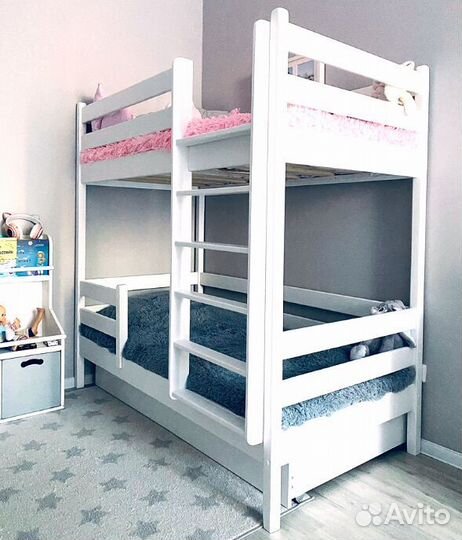Детская двухъярусная кровать
