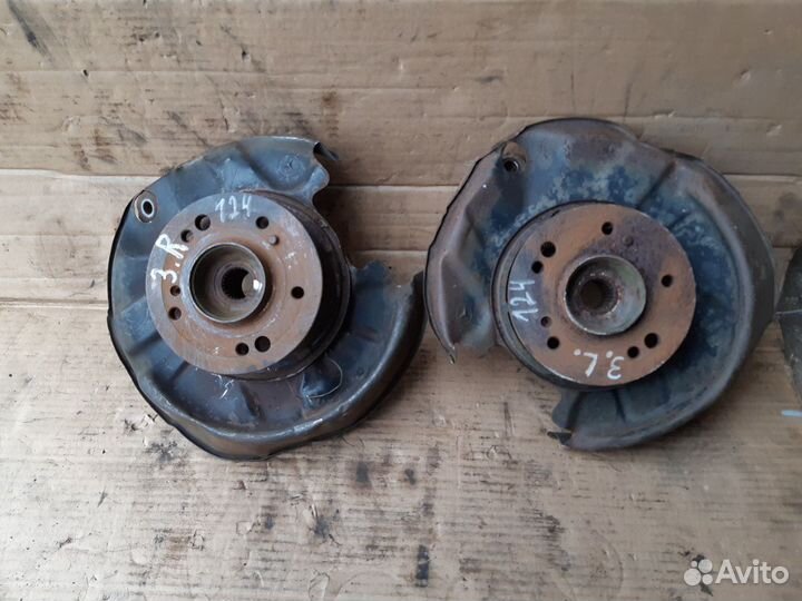 Кулак поворотный задний Мерседес 124