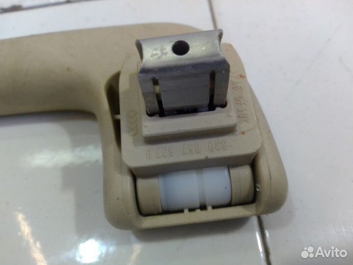 Ручка внутренняя потолочная (Audi A4)