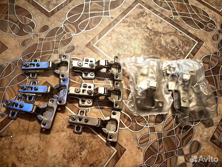 Петли мебельные с доводчиком