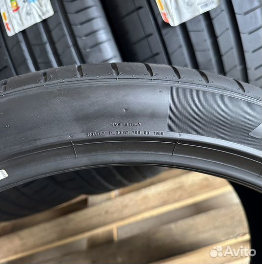 Pirelli P Zero PZ4 325/30 R23 и 285/35 R23