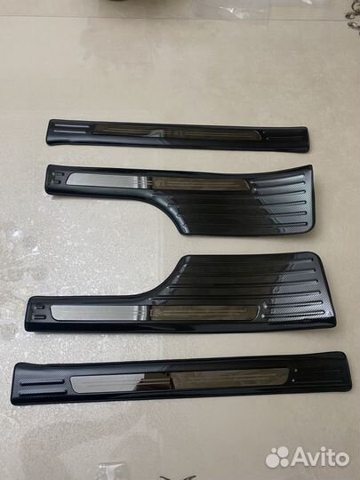 Накладки на пороги L9