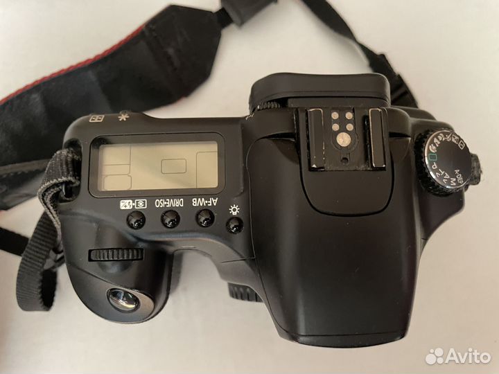 Canon EOS 30D с объективом EF-S 17-85mm