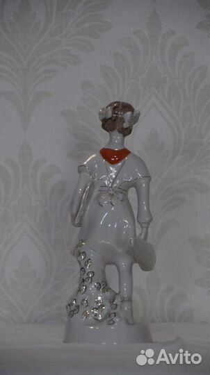 Пионерка со скрипкой