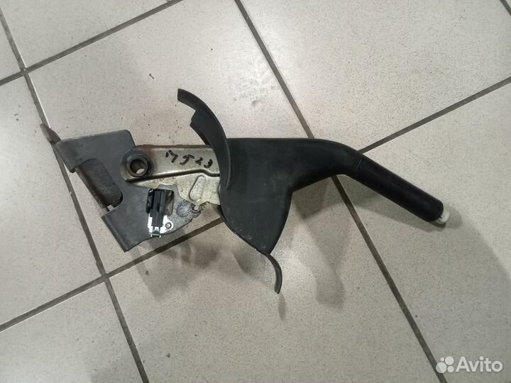 Рычаг стояночного тормоза Мазда 3