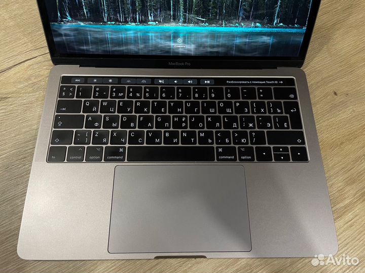 Apple MacBook Pro 13'' (2016, 4 порта Thunderbolt)