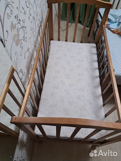 Продам детскую кроватку с матрасом