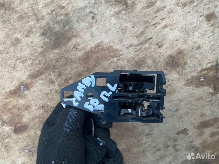 Передняя левая внутренняя ручка Toyota camry 50