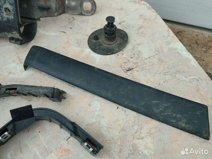 Мерседес W202 крепление бампера молдинг