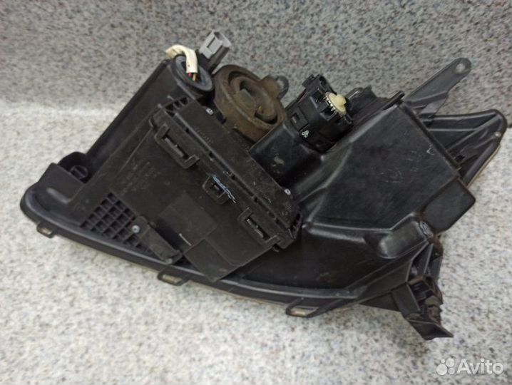 Фара правая Toyota Avensis T250 2007