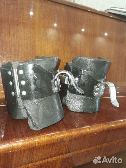 Крюки на ноги для виса вниз головой