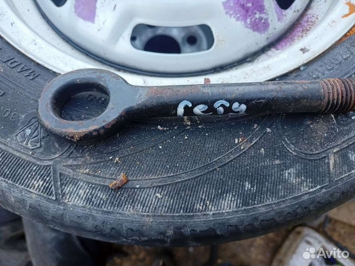 Буксировочный крюк Hyundai getz