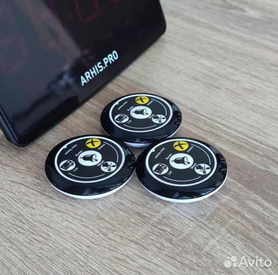 Кнопка вызова персонала и табло для официантов