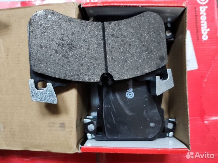 LR161896 передние тормозные диски на Дефендер