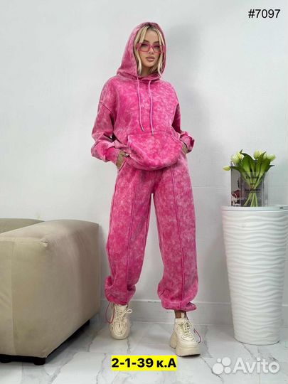 Крутой женский спортивный костюм с эффектом варeнк