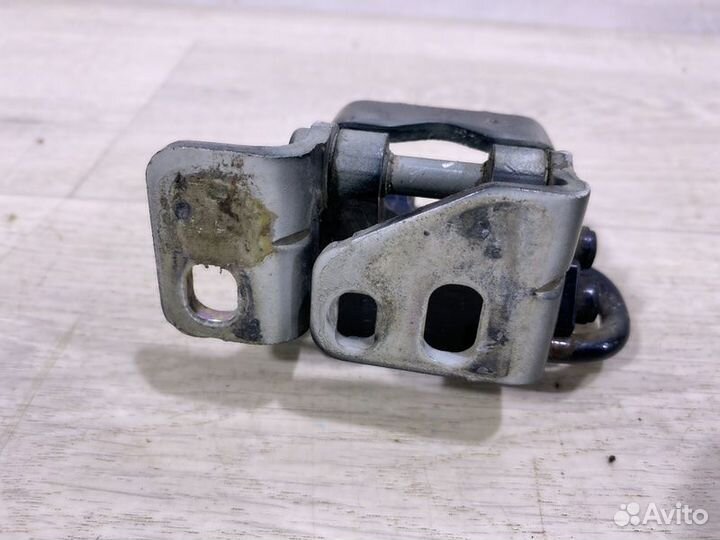 Петля двери задняя правая Volkswagen Jetta седан