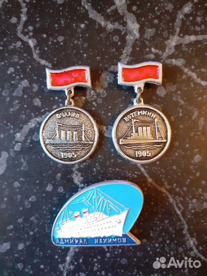 Два набора значков кораблей. СССР