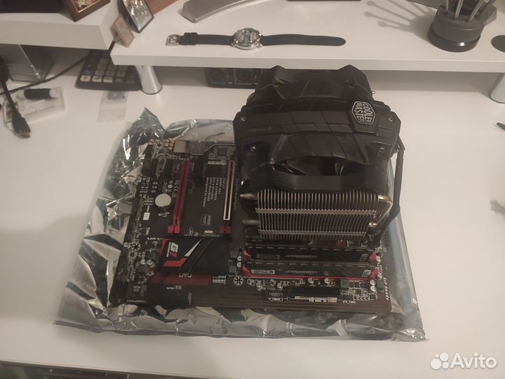 Материнская плата с процессором и памятью